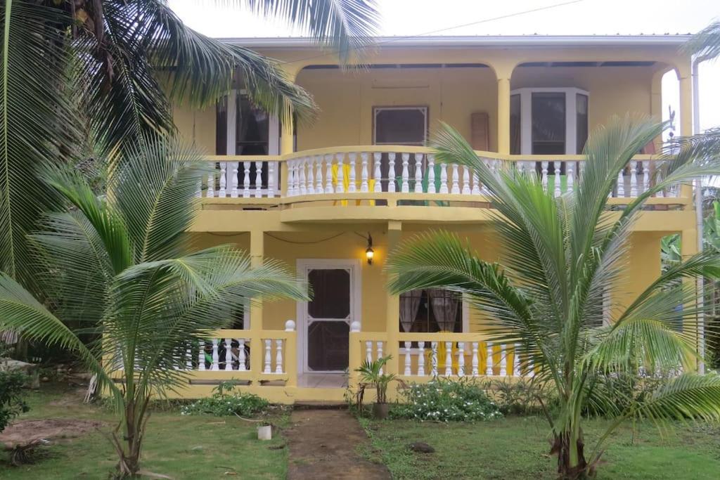Hotel Lulu Beach à Corn Island Extérieur photo